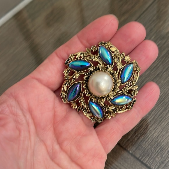 Vintage Antique Gold Victorian Style Pin with Faux Pearl & Oil Slick Gems - Picture 9 of 16